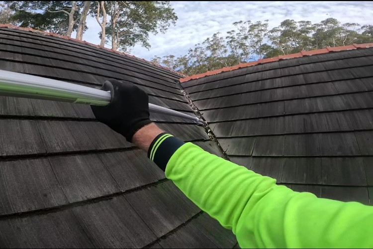 
Thorough gutter cleaning with extended poles for immaculate valleys on steep roofs in wollongong