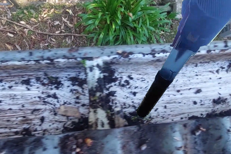 
The blower`s utilization distinguishes wollongong gutter cleaner`s approach to clearing small debris from guttering.